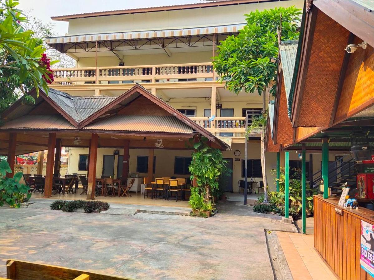 The Shire Guesthouse Chiang Mai Exteriör bild