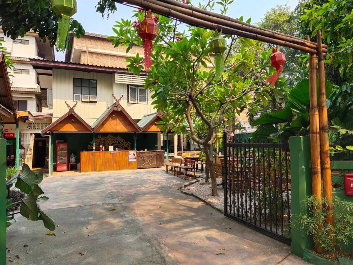 The Shire Guesthouse Chiang Mai Exteriör bild