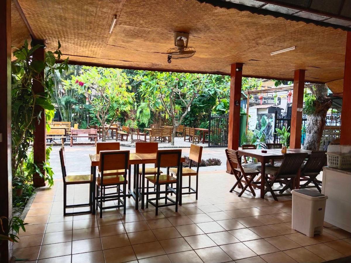 The Shire Guesthouse Chiang Mai Exteriör bild