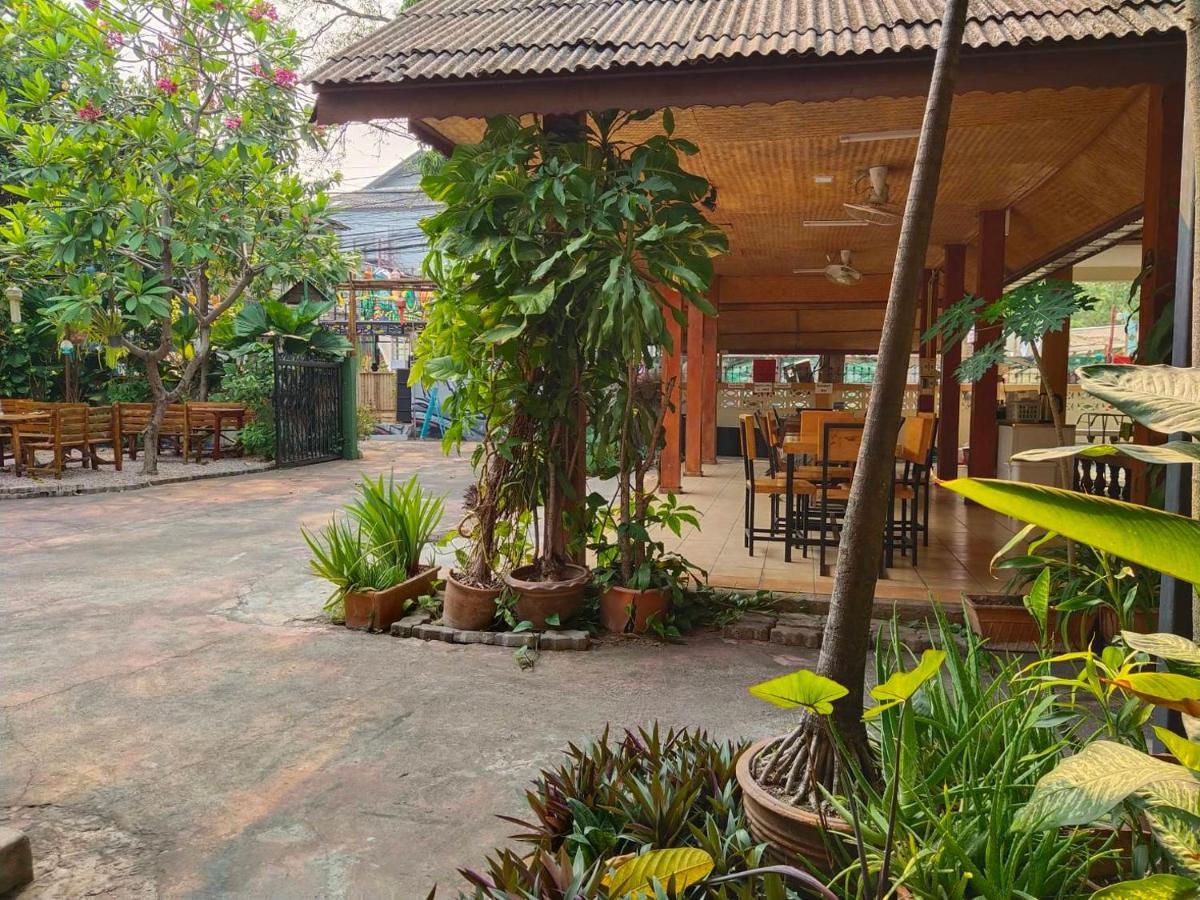 The Shire Guesthouse Chiang Mai Exteriör bild