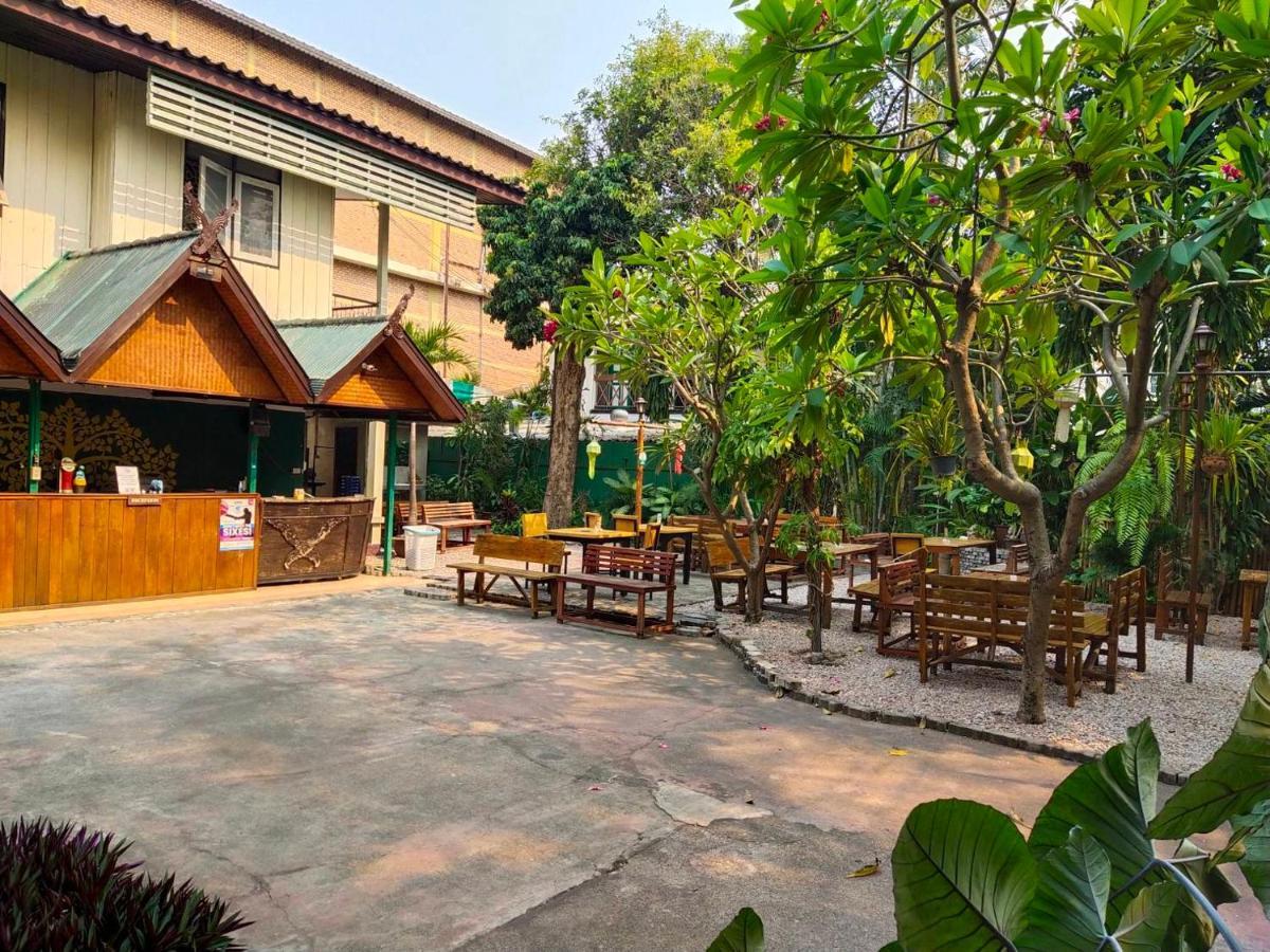 The Shire Guesthouse Chiang Mai Exteriör bild