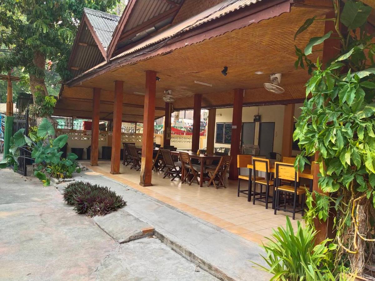 The Shire Guesthouse Chiang Mai Exteriör bild