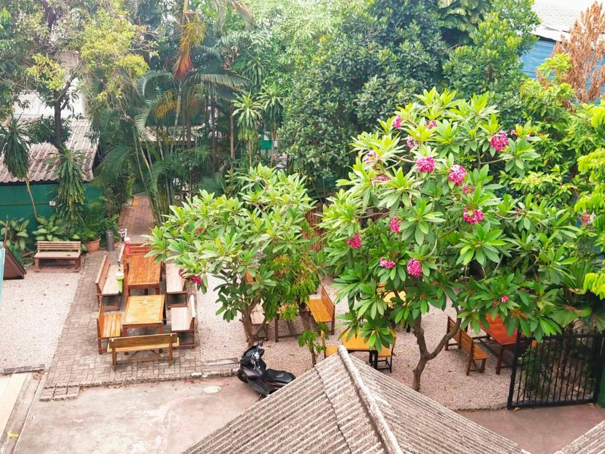 The Shire Guesthouse Chiang Mai Exteriör bild