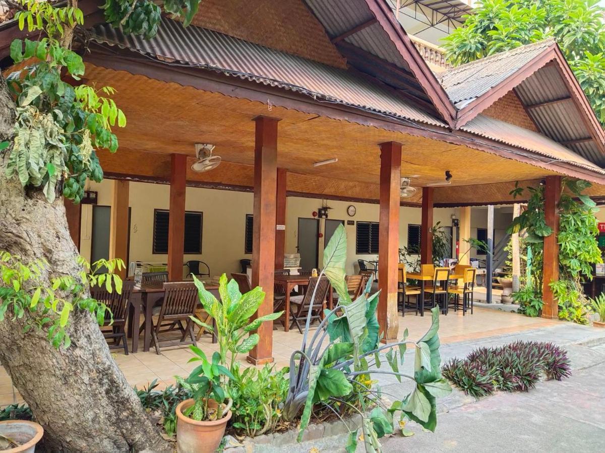 The Shire Guesthouse Chiang Mai Exteriör bild