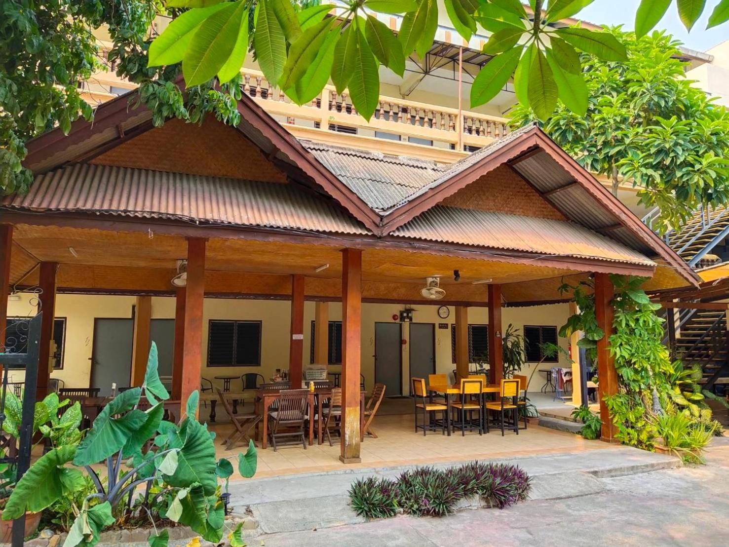 The Shire Guesthouse Chiang Mai Exteriör bild