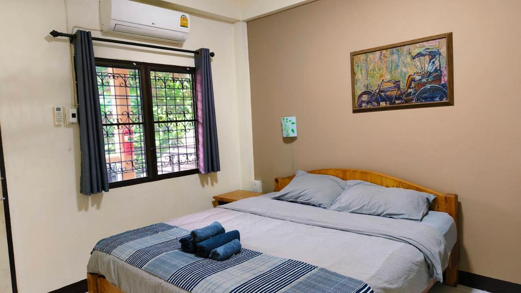 The Shire Guesthouse Chiang Mai Exteriör bild